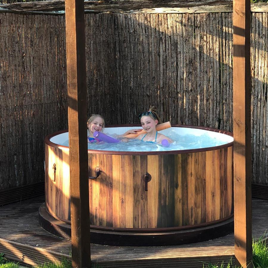 Luxury American Rv With Hot Tub West Chiltington Екстериор снимка